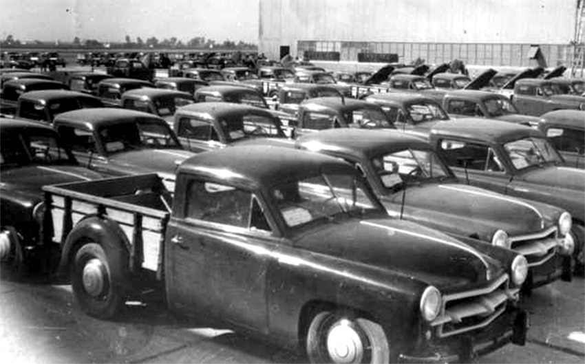 Parque de Chatitas INSTITEC estacionadas, listas para entregar a los concesionarios. Agosto de 1955.