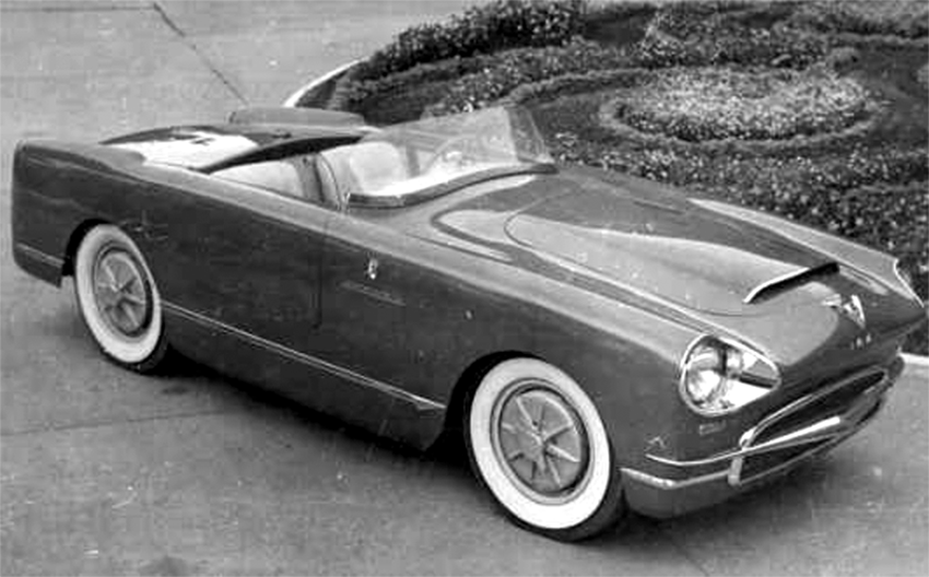 Modelo deportivo construido en plástico reforzado con motor PORSCHE. Año 1953.